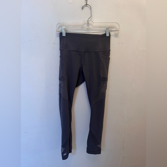 Lululemon Mesh In Motion Crop 23"Inseam Titanium Size 4 Athletic - Picture 6 of 8
